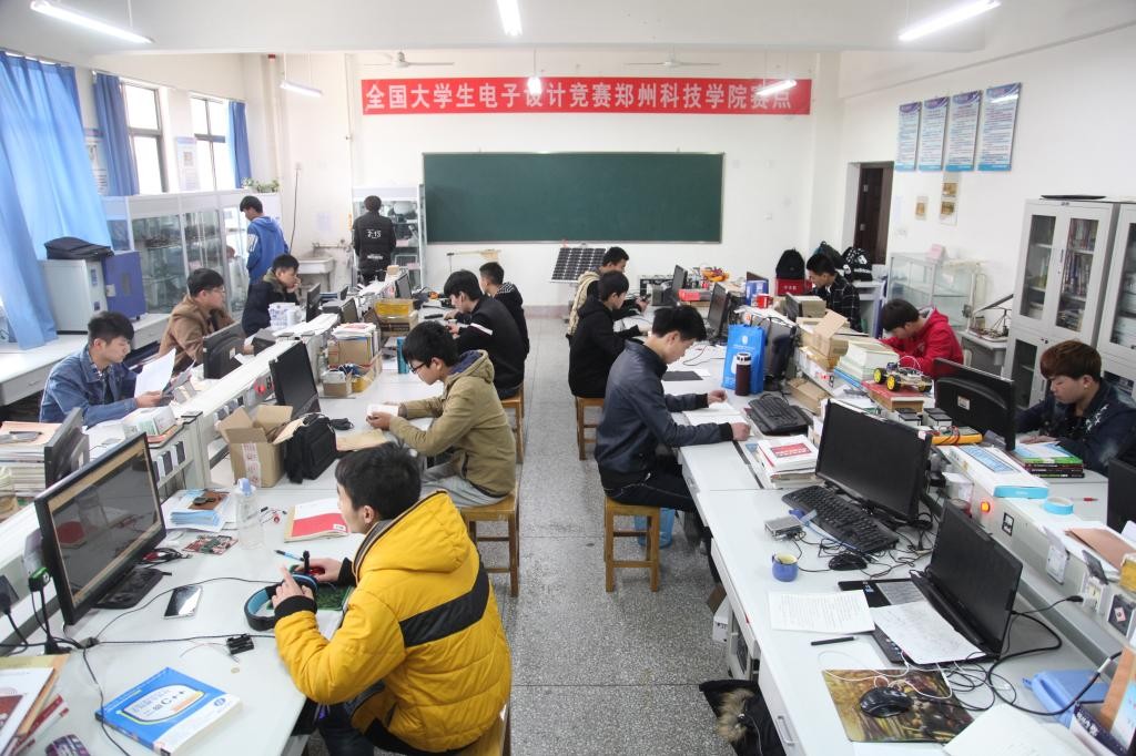 鄭科30年丨電子信息實(shí)訓(xùn)室 從焊接到系統(tǒng)設(shè)計(jì)的匠心傳承